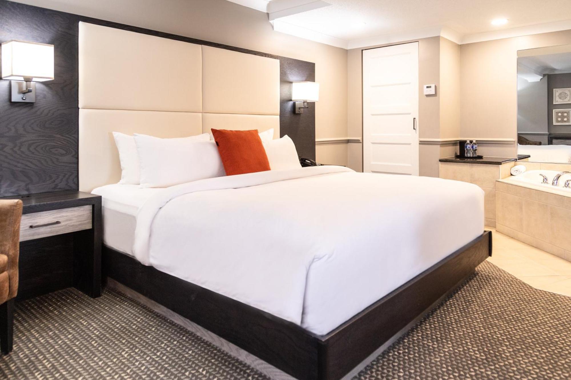 Crowne Plaza Fredericton Lord Beaverbrook By Ihg Bagian luar foto