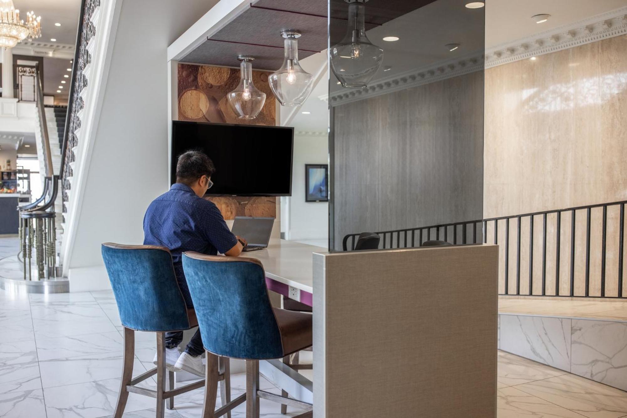 Crowne Plaza Fredericton Lord Beaverbrook By Ihg Bagian luar foto