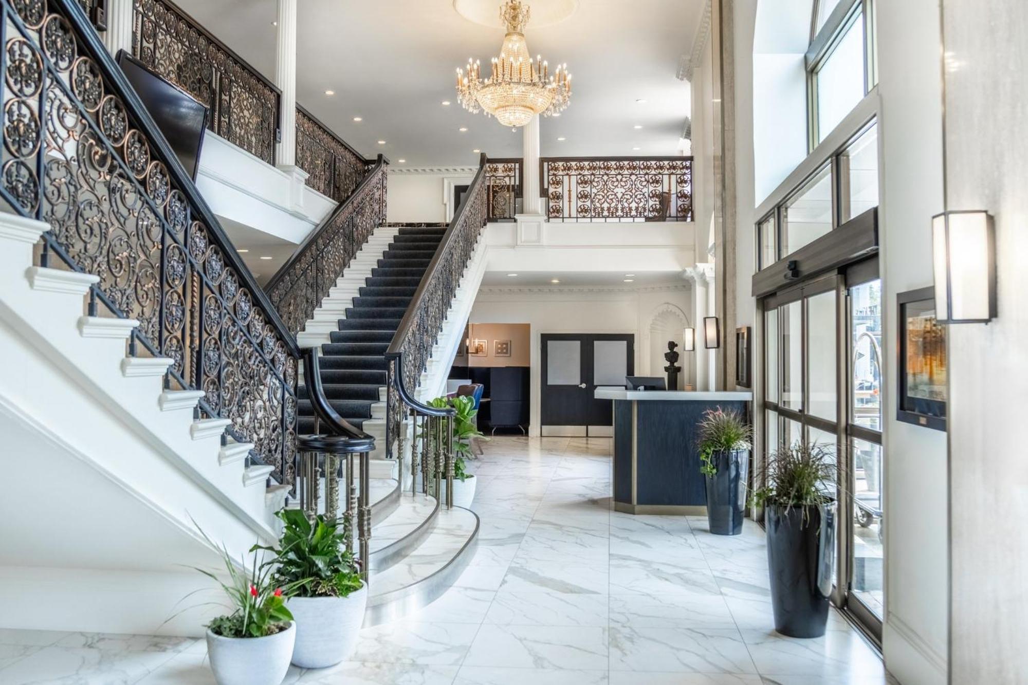 Crowne Plaza Fredericton Lord Beaverbrook By Ihg Bagian luar foto